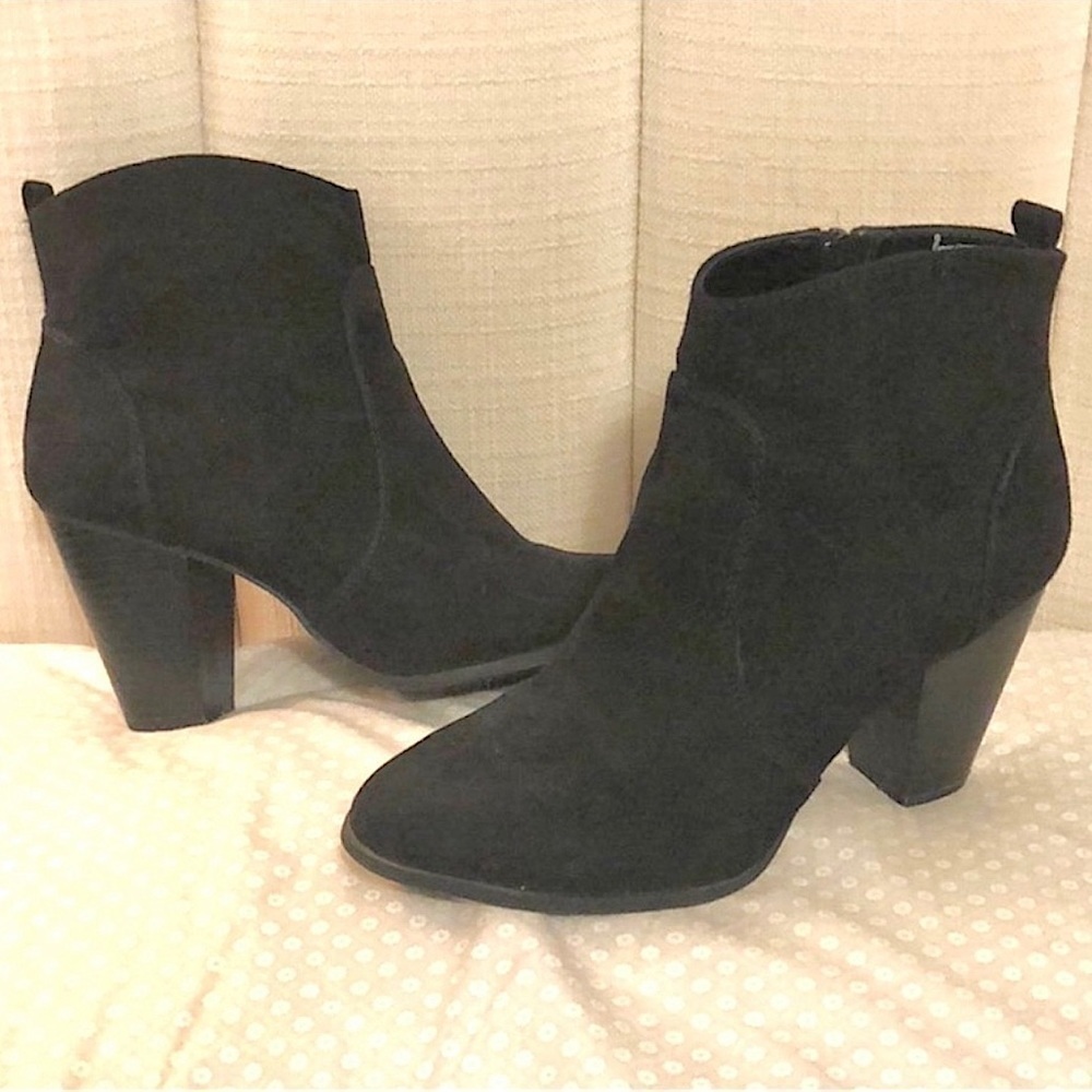EXPRESS Women's Black suede western Ankle Bootie size 6